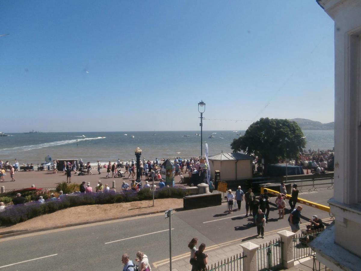 Apartment Beachfront 2 Double Bedroom 2nd Floor Llandudno