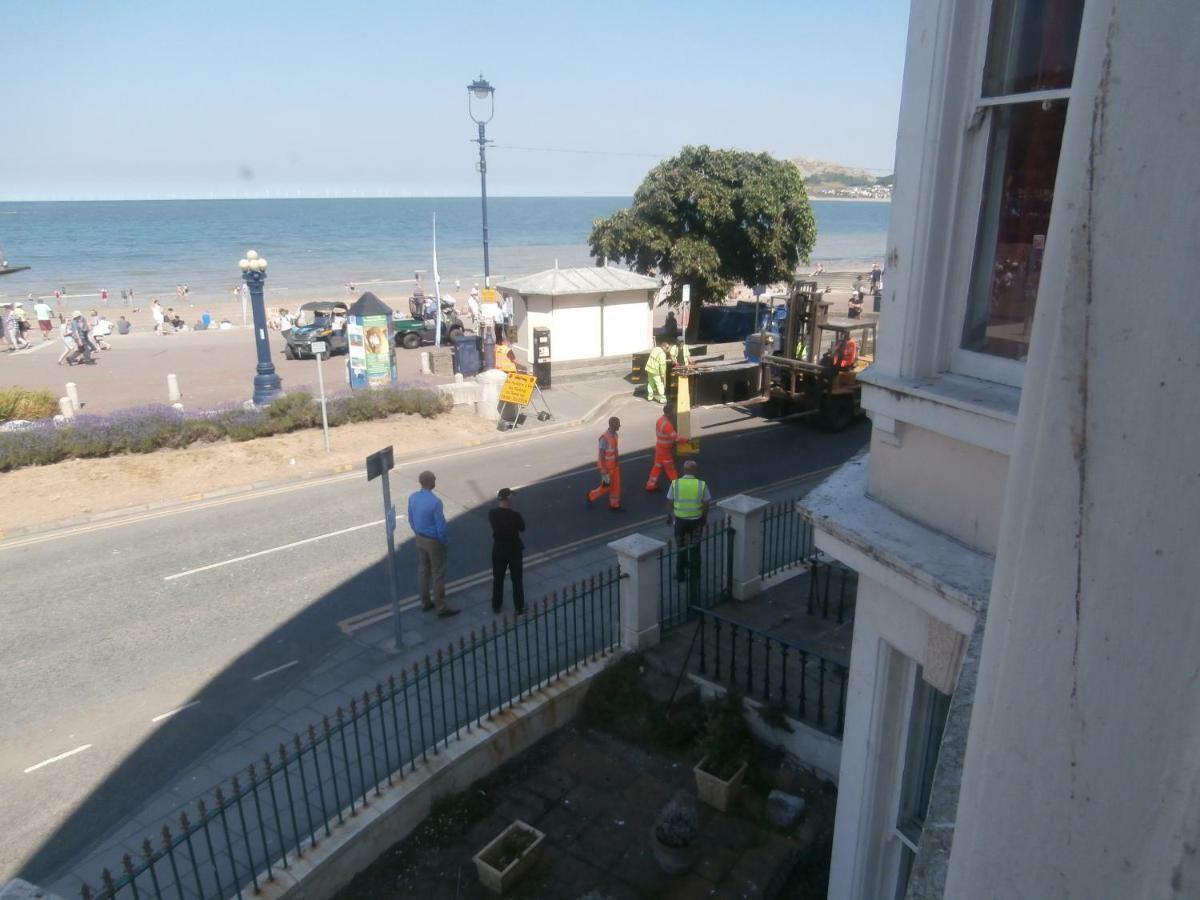 Beachfront 2 Double Bedroom 2nd Floor Llandudno