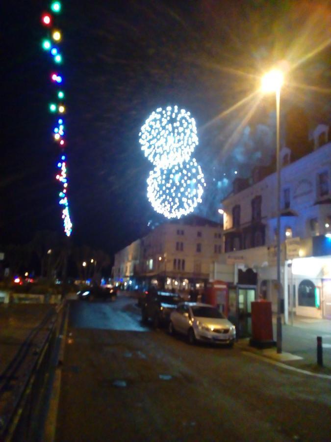 Beachfront 2 Double Bedroom 2nd Floor Llandudno